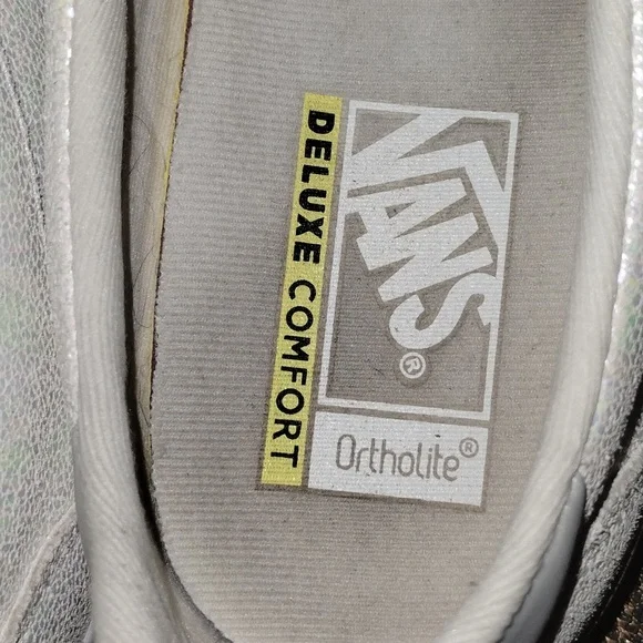 Vans Asher Deluxe Iridescent Slip-On Sneaker Size Women's 11 GUC - Picture 8 of 9